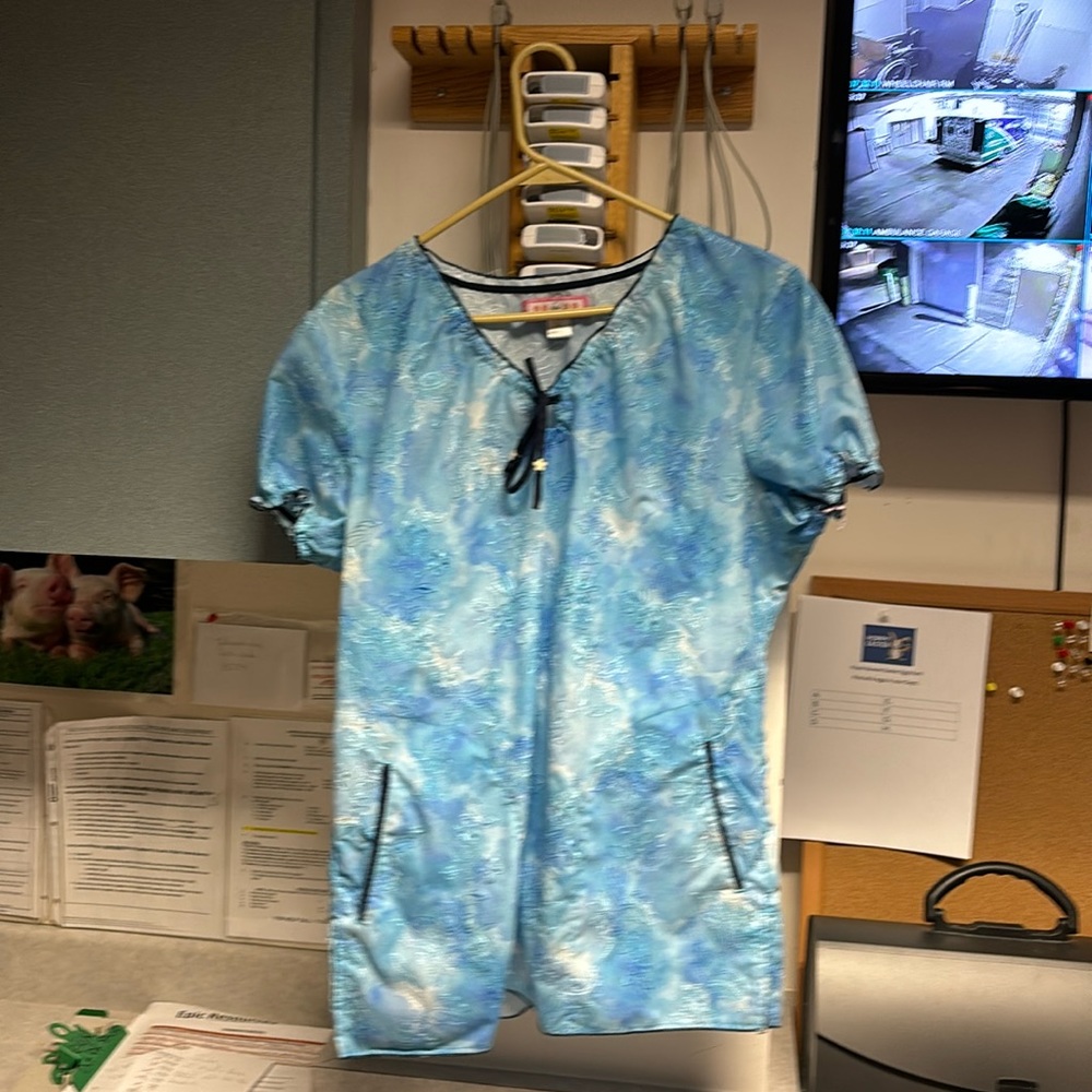 Koi light blue beautiful scrub top.